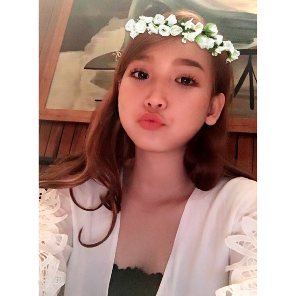 Profile Picture of Đình Đình (@nguyetdinhlucia) on Poshmark