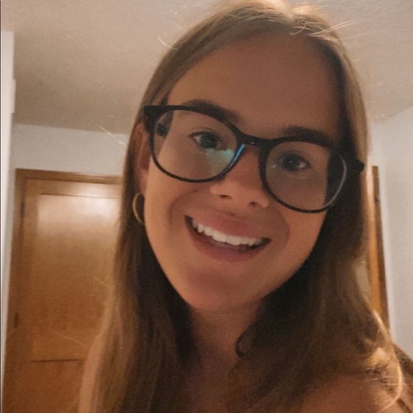 Profile Picture of Neva Loechler (@neva_loechler) on Poshmark