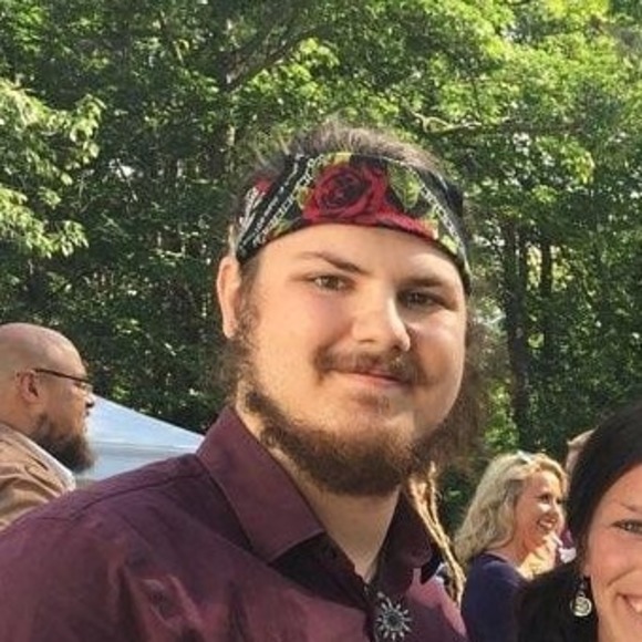 Profile Picture of Derek Pierce (@derekkp) on Poshmark