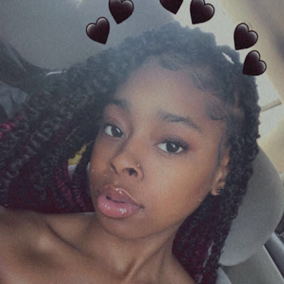 Profile Picture of Diamond Clay (@diamondc746) on Poshmark