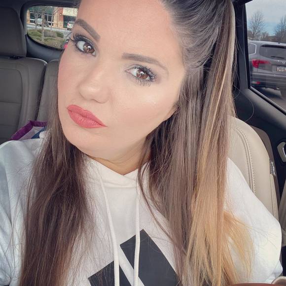 Profile Picture of Kaly Laroche (@kaly0829) on Poshmark