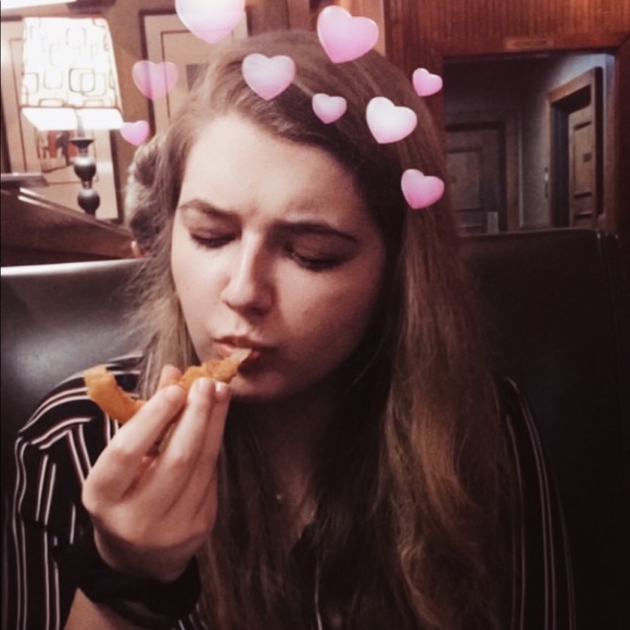 Lou Angermeier - Poshmark Profile Picture of Lou Angermeier (@dumblouisa) on Poshmark