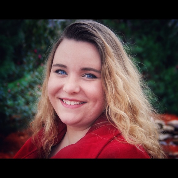 Profile Picture of Rebekah Manweiler (@beckamm) on Poshmark