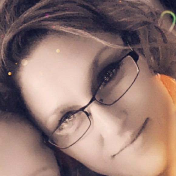 Profile Picture of Cheyanne Vanzile (@cheyannevanzile) on Poshmark