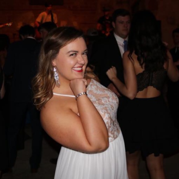 Profile Picture of Grace Rutledge (@thegrutledge10) on Poshmark