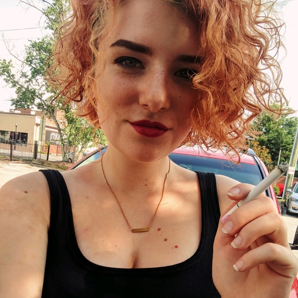 Profile Picture of Jess Flinn (@peachtheginger) on Poshmark