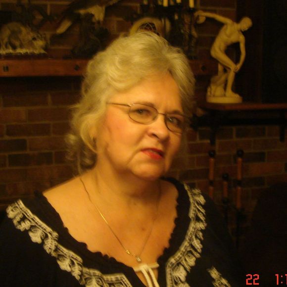 Profile Picture of Vicki Page (@vickiapage) on Poshmark