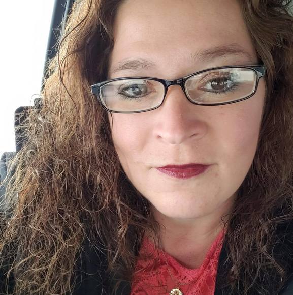 Profile Picture of Amanda Jaroszewski combes (@ada_combes) on Poshmark