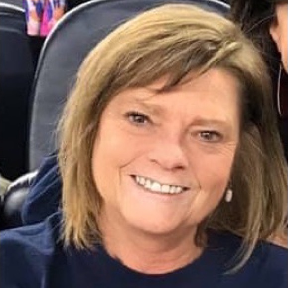 Profile Picture of Kelly Mcfarland (@kmcfarland2021) on Poshmark