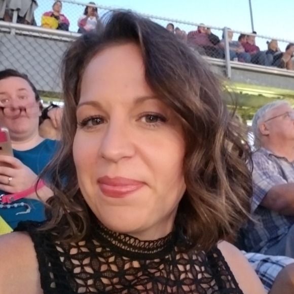 Profile Picture of Michelle Dable (@mishdable) on Poshmark