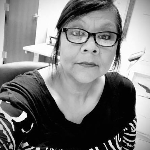 Profile Picture of Tomi Moore (@tomi44moore) on Poshmark