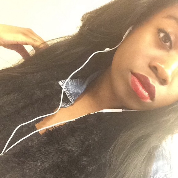 Profile Picture of Taylor Keeton (@taykee) on Poshmark