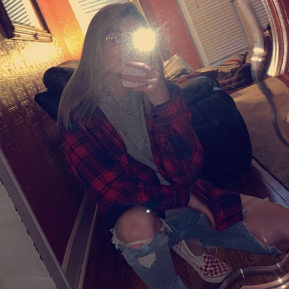 Profile Picture of Sydney Fiegenbaum (@sydney32422) on Poshmark