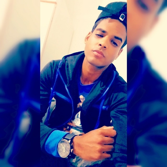 Profile Picture of Andy Barrera (@andy_barrera) on Poshmark
