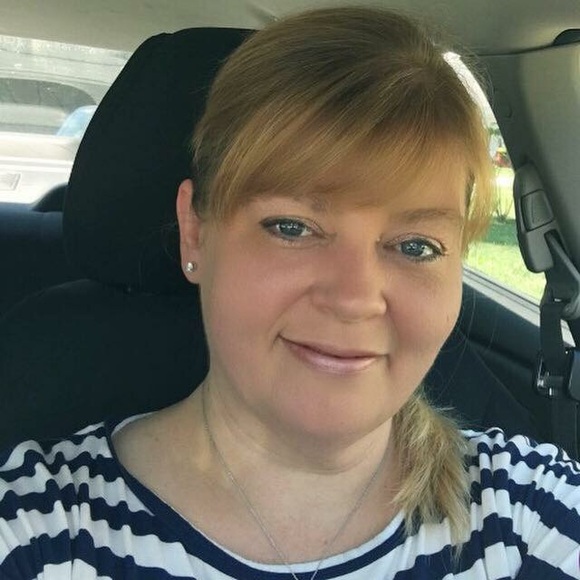 Profile Picture of Melanie Munster (@rmmunster) on Poshmark