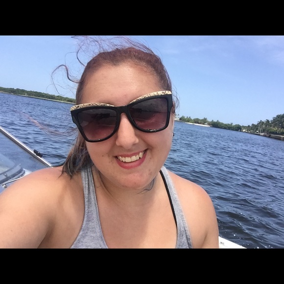 Profile Picture of Hannah Slotnick (@bloodfeather) on Poshmark