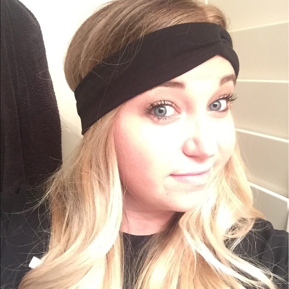 Profile Picture of Katie Sharp (@klrose41513) on Poshmark