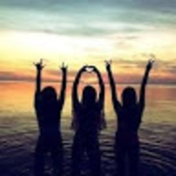 Profile Picture of Cate Buley (@caitlinbuley) on Poshmark