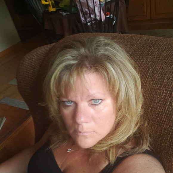 Profile Picture of Joelanne Liberty (@joelanneliberty) on Poshmark