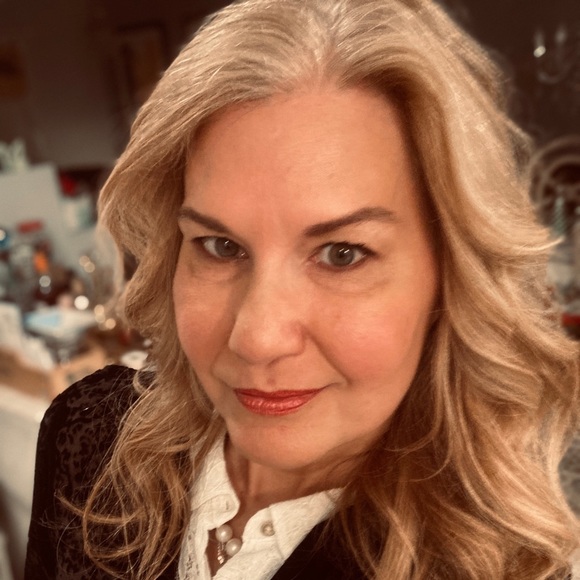 Profile Picture of Debra Christensen (@debrachriste500) on Poshmark