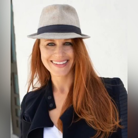 Profile Picture of Ariel Hoffman (@arielgugg7) on Poshmark