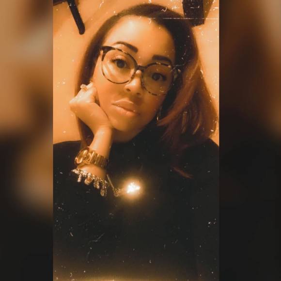 Shaunda Moore - Poshmark Profile Picture of Shaunda Moore (@smoore1988) on Poshmark