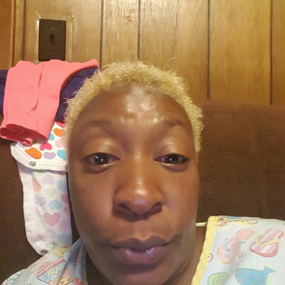 Profile Picture of Tawana Snedecor (@ratiskool) on Poshmark