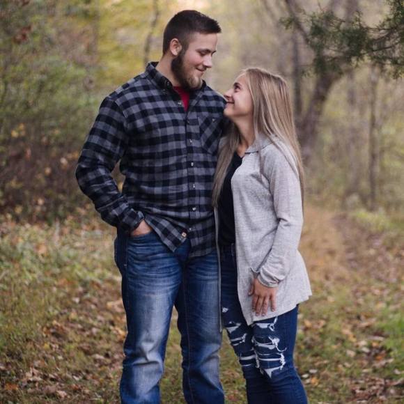 Profile Picture of Ashlynn Jarvis (@ashlynnjarvis) on Poshmark