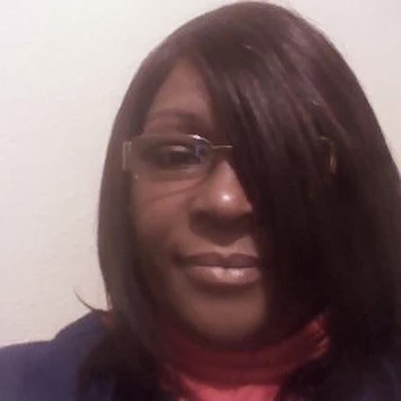 Profile Picture of Crystal Mark (@crystalmark28) on Poshmark