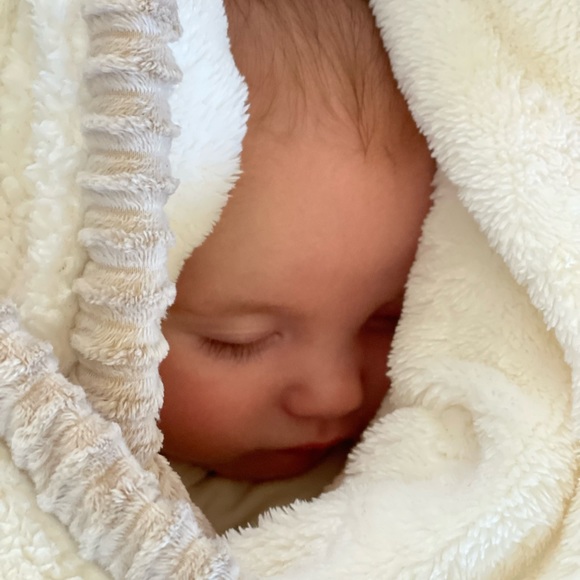 Profile Picture of Mandy Cupeto (@mandysue104) on Poshmark