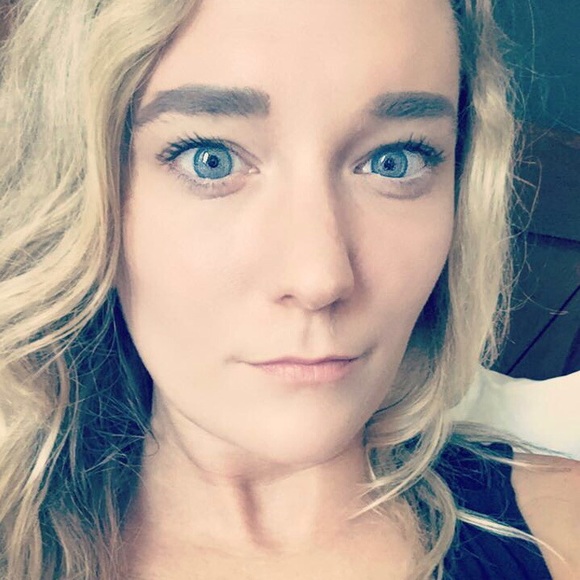 Profile Picture of Amanda Keeton (@amandakeeton) on Poshmark