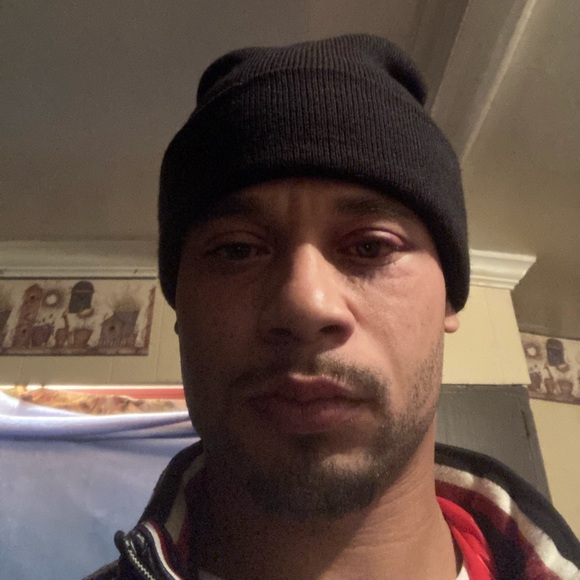 Profile Picture of Adrian Bell (@adrianbell90) on Poshmark