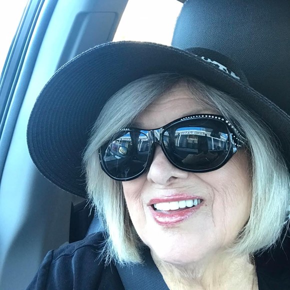 Profile Picture of Linda Skalsky (@skal1947) on Poshmark