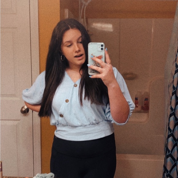 Profile Picture of Robin Cote (@robincote742) on Poshmark