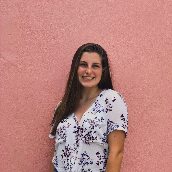 Profile Picture of Emily Blumling (@eablum16) on Poshmark