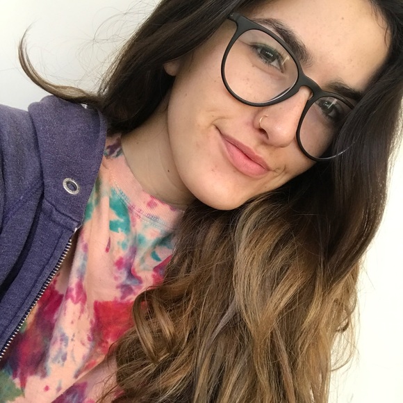 Profile Picture of Brianna Goulart (@machado_goulart) on Poshmark