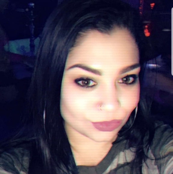 Profile Picture of Shannon Hansen (@shannonhansen88) on Poshmark