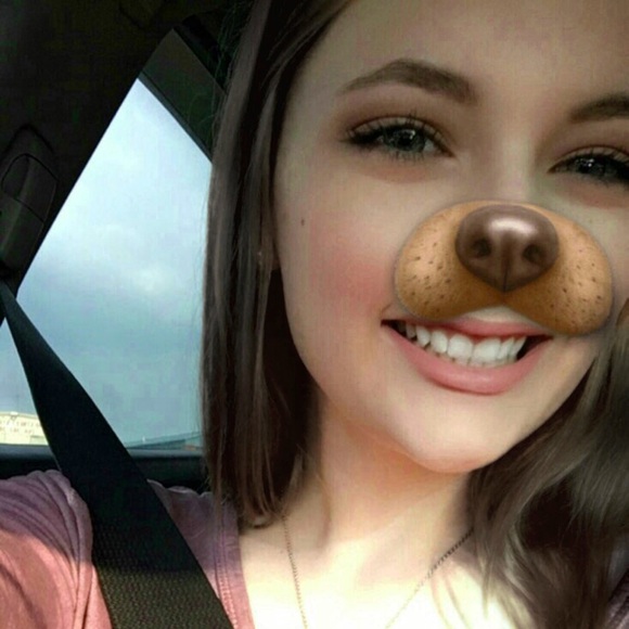 Profile Picture of Savannah Willis (@savvwilliss) on Poshmark