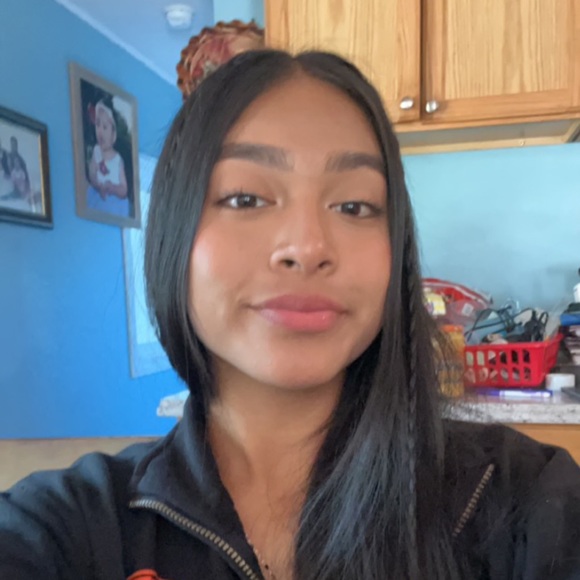 Profile Picture of Adamaris Vazquez (@adamarisvazq954) on Poshmark