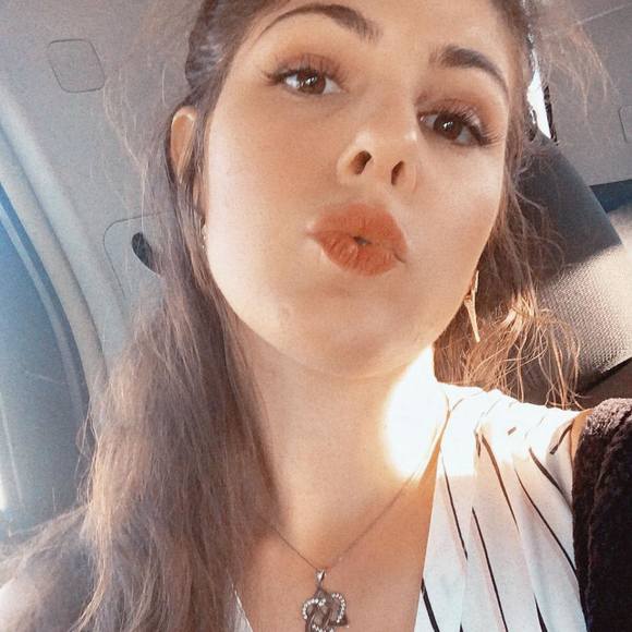 Profile Picture of Ruthanne Cooley (@ruthieann15) on Poshmark