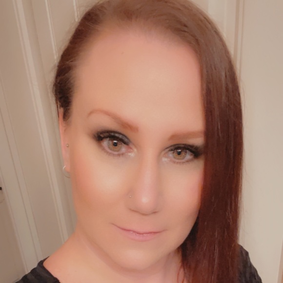 Profile Picture of Rhonda Brodin (@shutterbug_17) on Poshmark