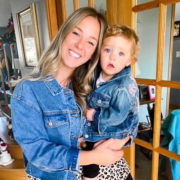 Profile Picture of Mariah Kramer (@muuriha) on Poshmark