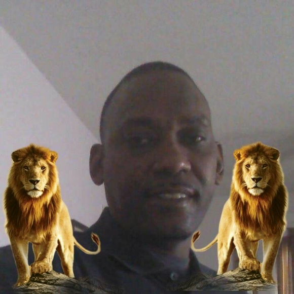 Profile Picture of Naaman Woolens (@ears4) on Poshmark