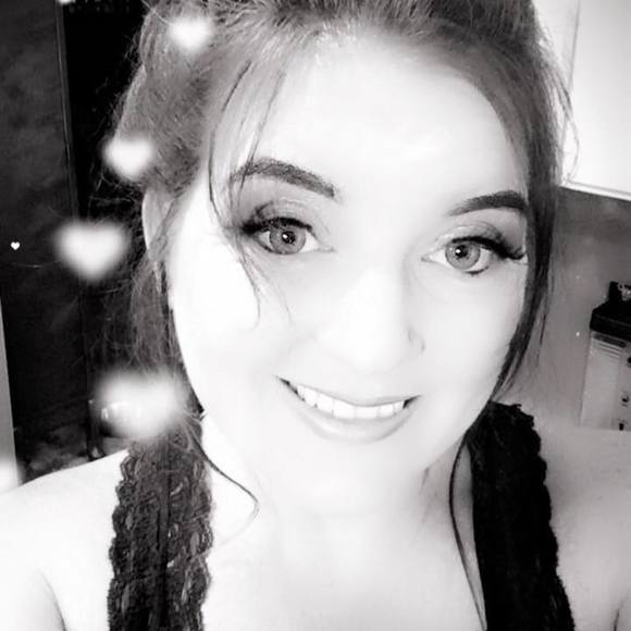 Profile Picture of Amy poland Hemrich (@aehemrich) on Poshmark