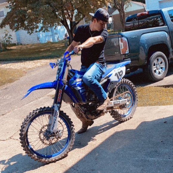 Logan Beegle - Poshmark Profile Picture of Logan Beegle (@loganbeegle_45) on Poshmark