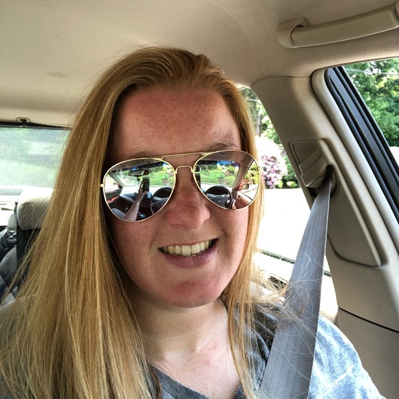 Profile Picture of Annie Simantel (@maezy09) on Poshmark