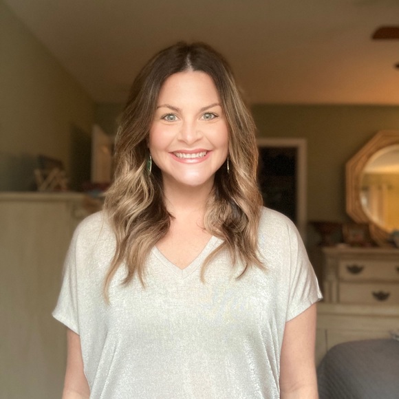 Profile Picture of Lindsey Gagnard (@lindseygagnard) on Poshmark