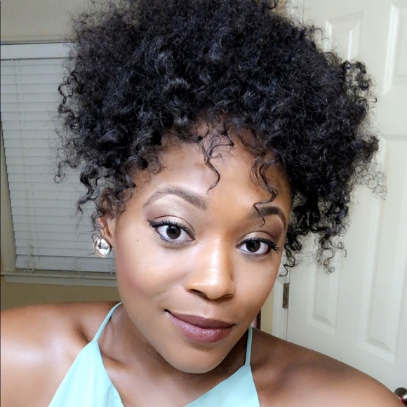 Profile Picture of Anicea Martin (@aniceamone) on Poshmark