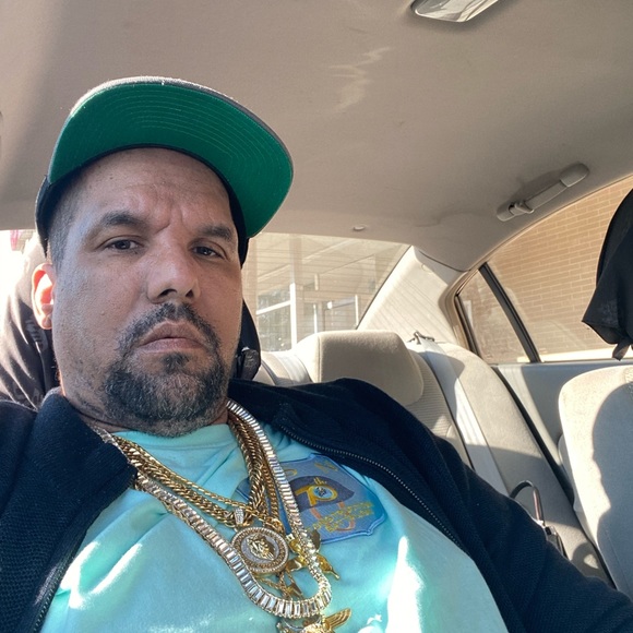 Profile Picture of Kenny Cook (@kennythecooker) on Poshmark