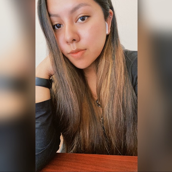 Profile Picture of Itzel Herrera (@itzeel27) on Poshmark